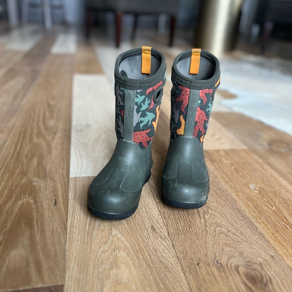Kids bogs boots size 12